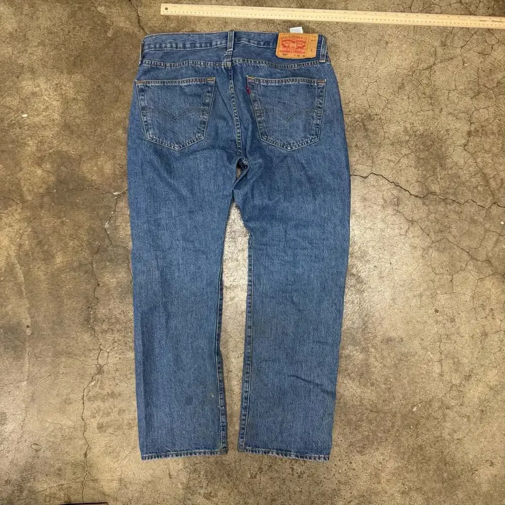 Levi's 501 Original Fit Button Fly Jeans Men's Size 36x30 Medium Wash Denim